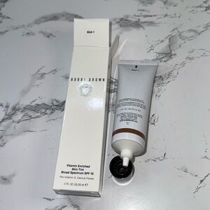 NWT Bobbi Brown vitamin enriched skin tint: Rich 1
Never used
Still in box